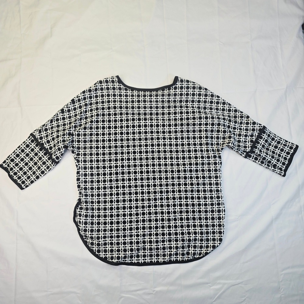 Max Studio Women's Blouse Size XL Black White Geometric 3/4 Sleeve Scoop Neck B7